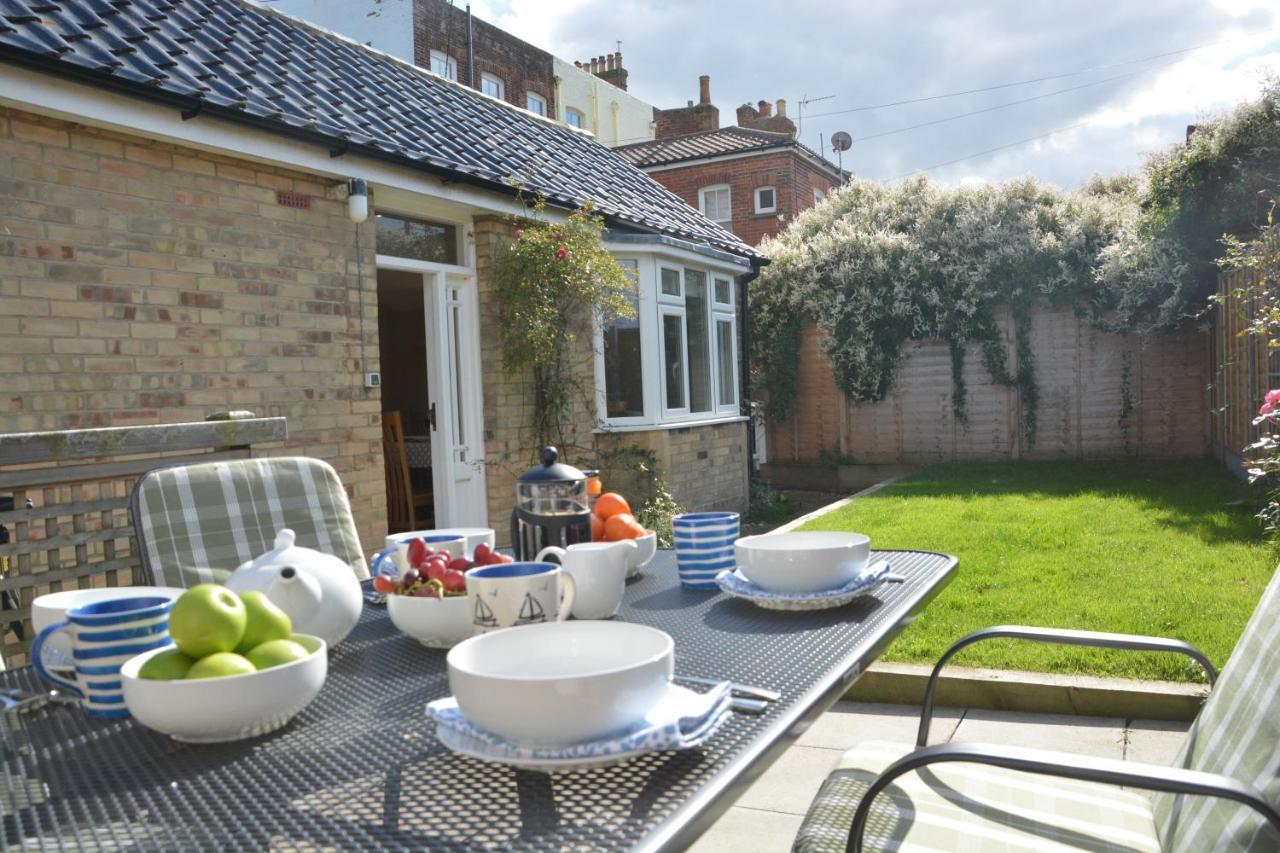 Holiday home Garden Cottage, *